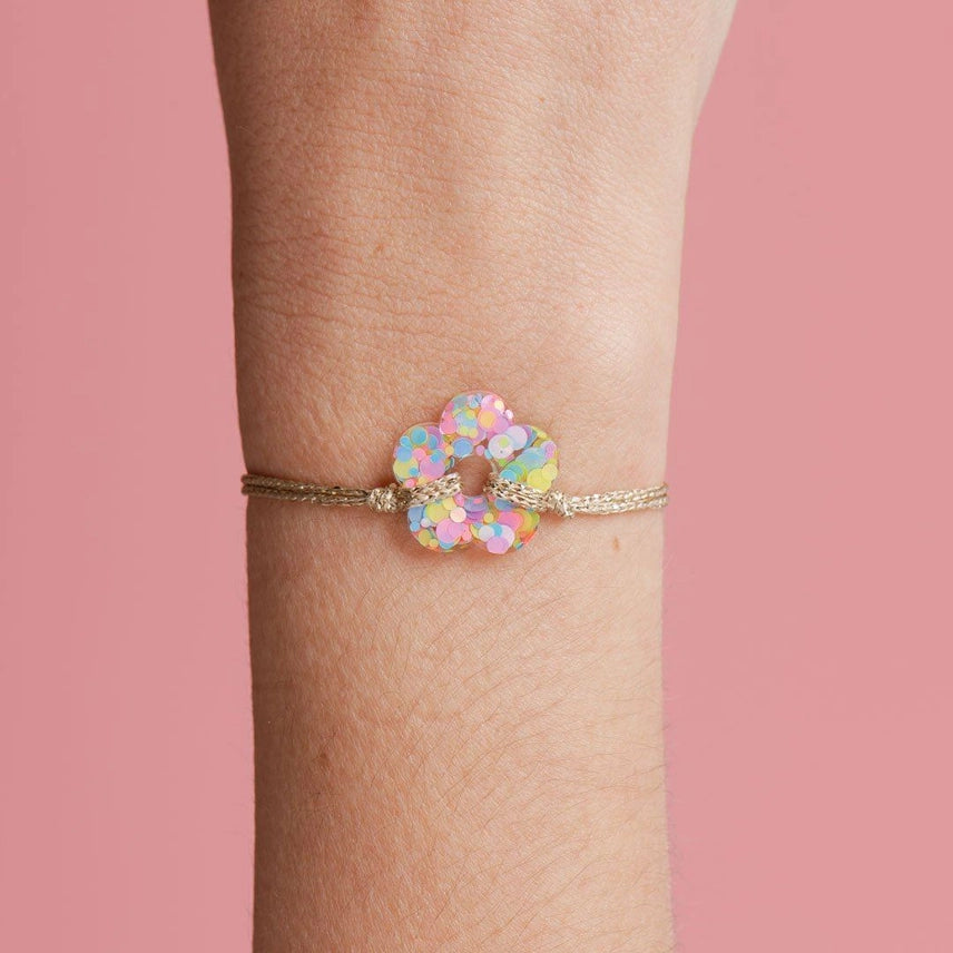 Bracelet fleur résine ajustable coloré fait main Les nicolettes