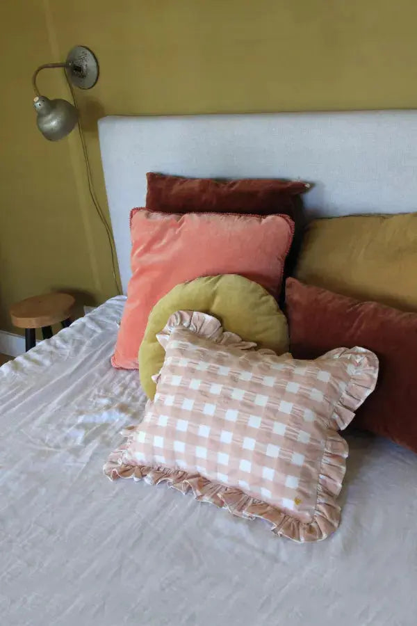 Coussin vichy à volants Barnabé aime le café Barnabé aime le café