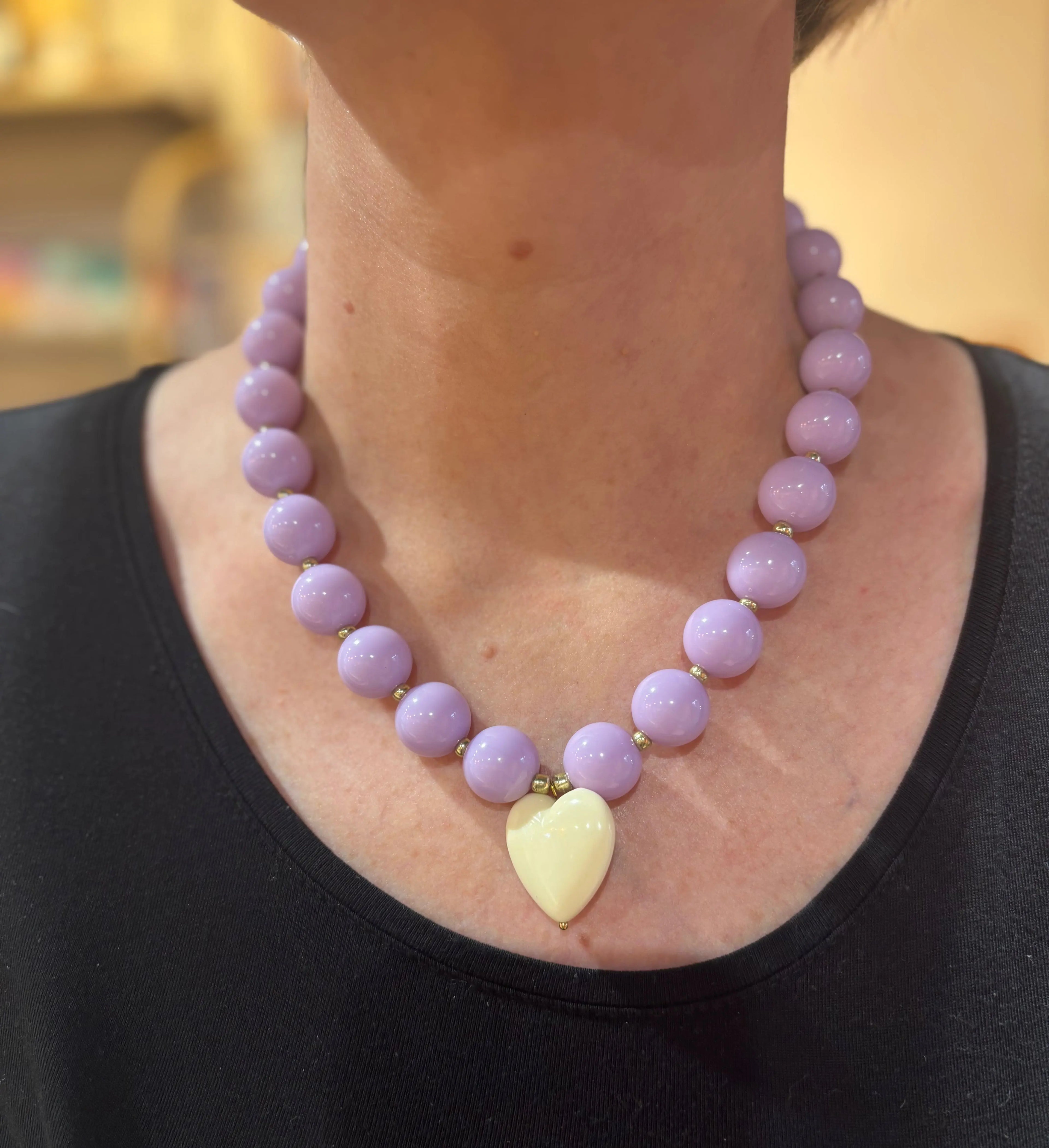 Collier perles acrylique cœur ALMA