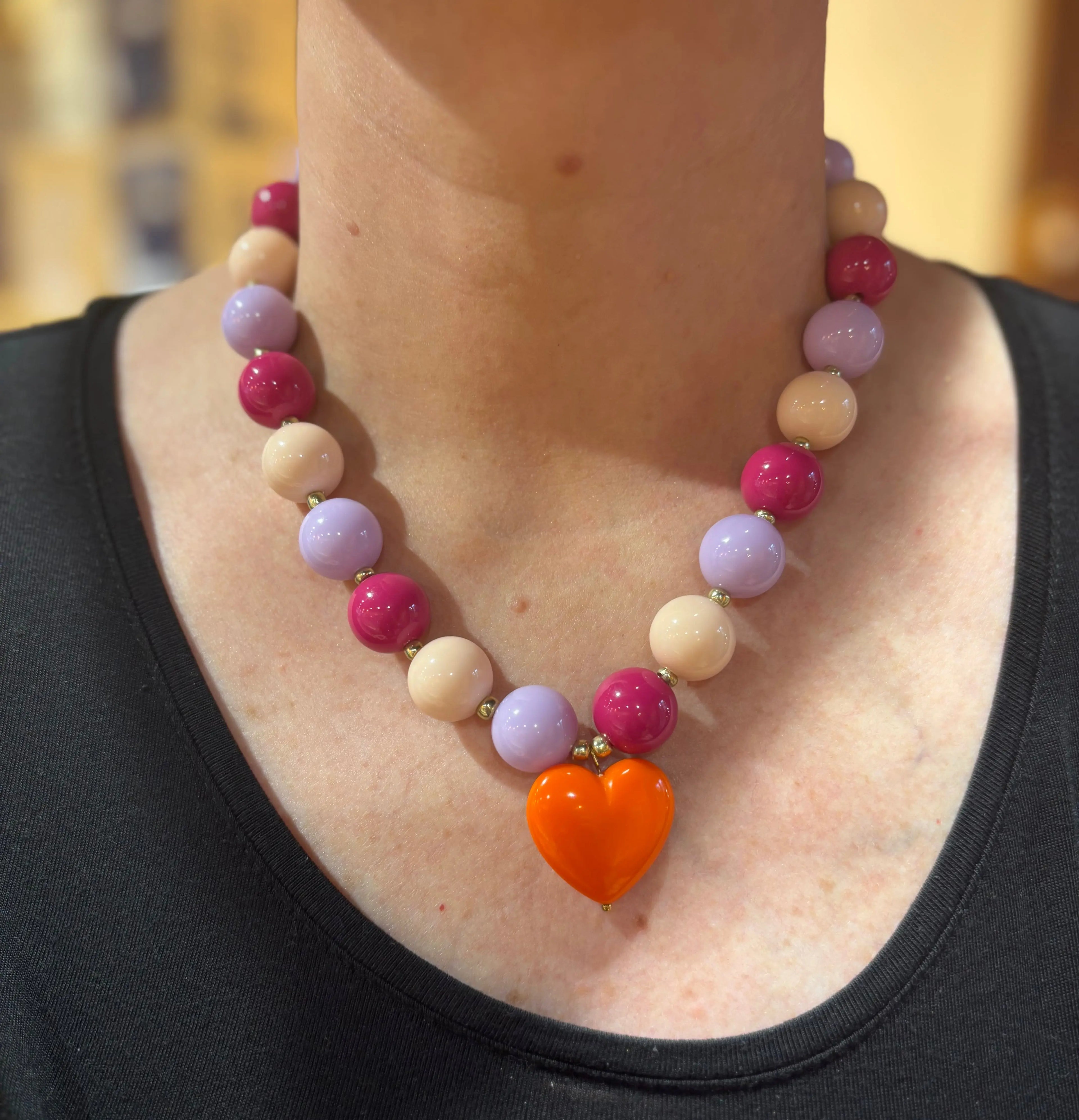 Collier perles acrylique cœur ALMA