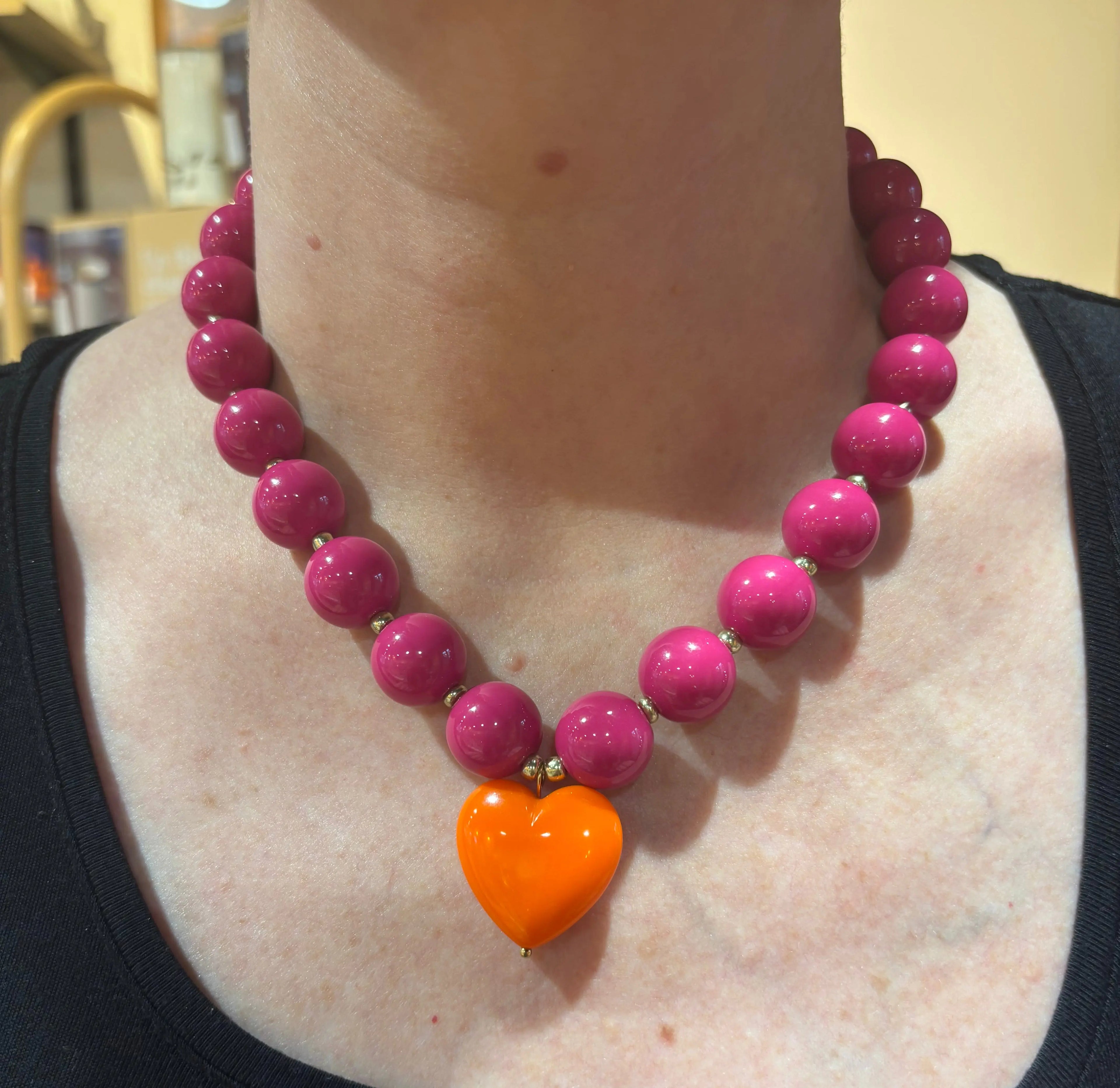 Collier perles acrylique cœur ALMA