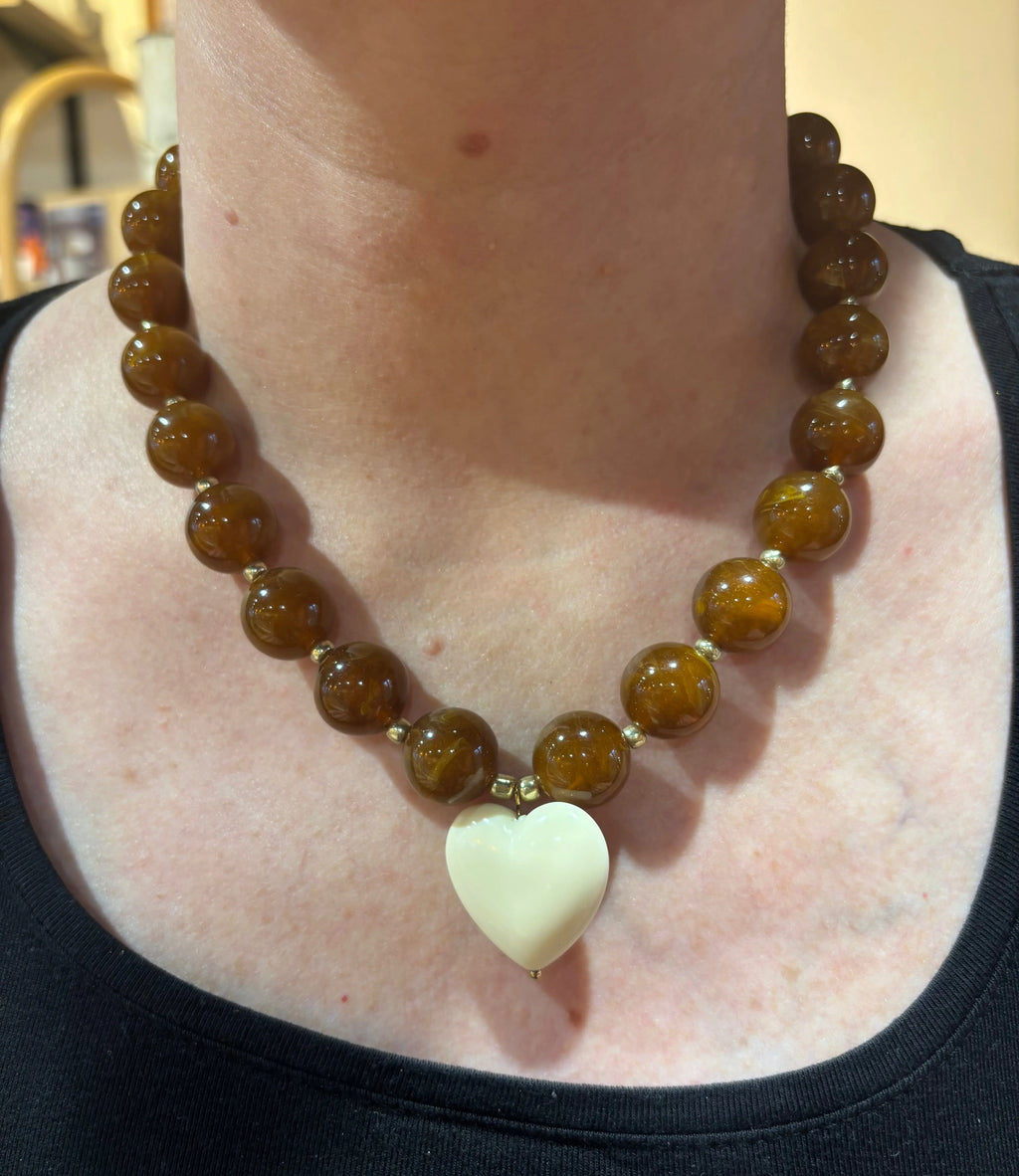 Collier perles acrylique cœur ALMA