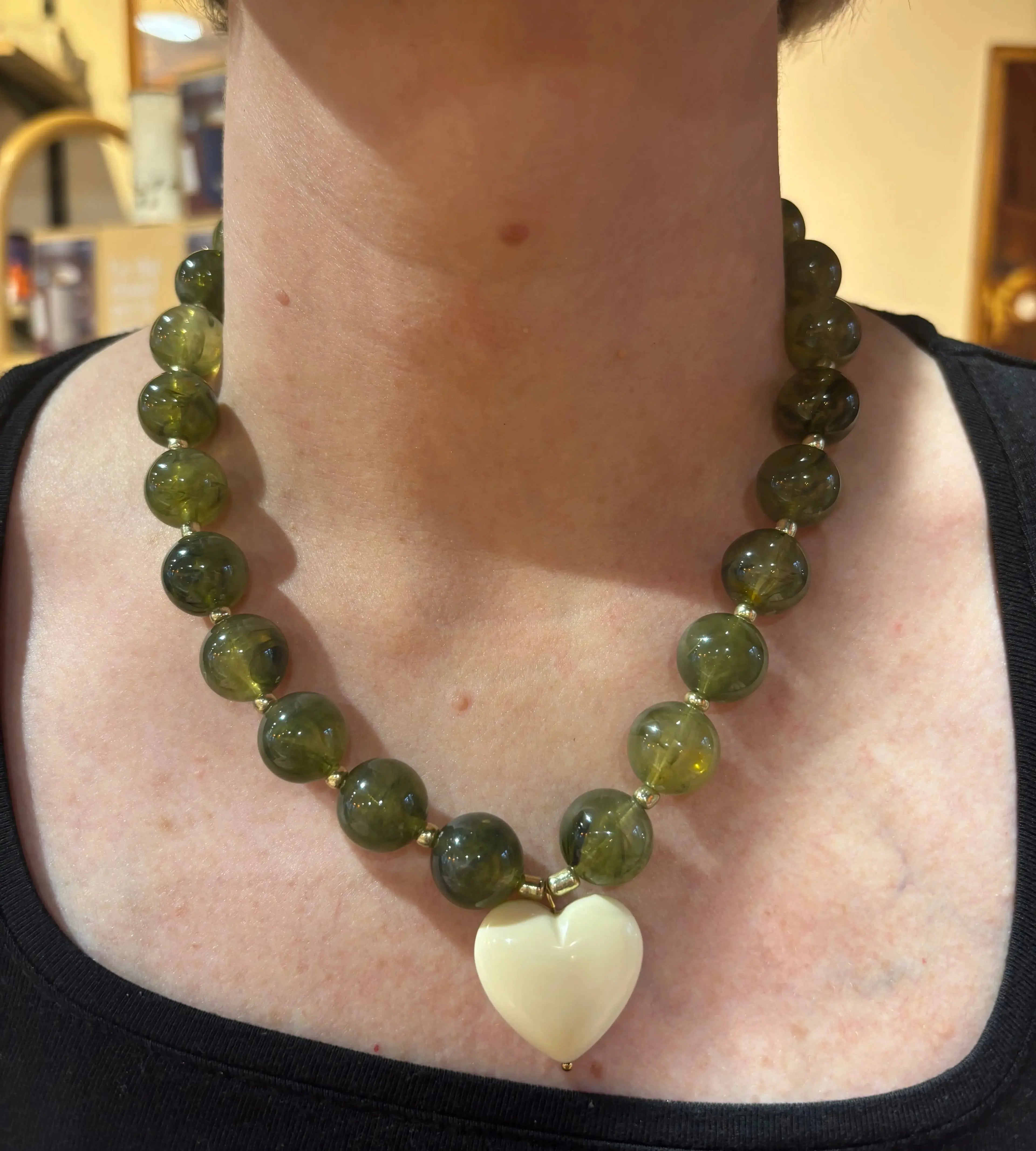 Collier perles acrylique cœur ALMA Marpo atelier