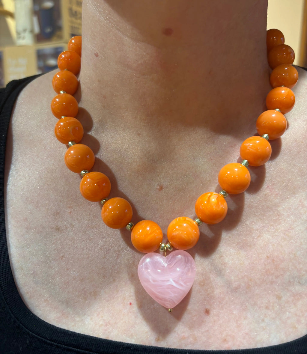 Collier perles acrylique cœur ALMA