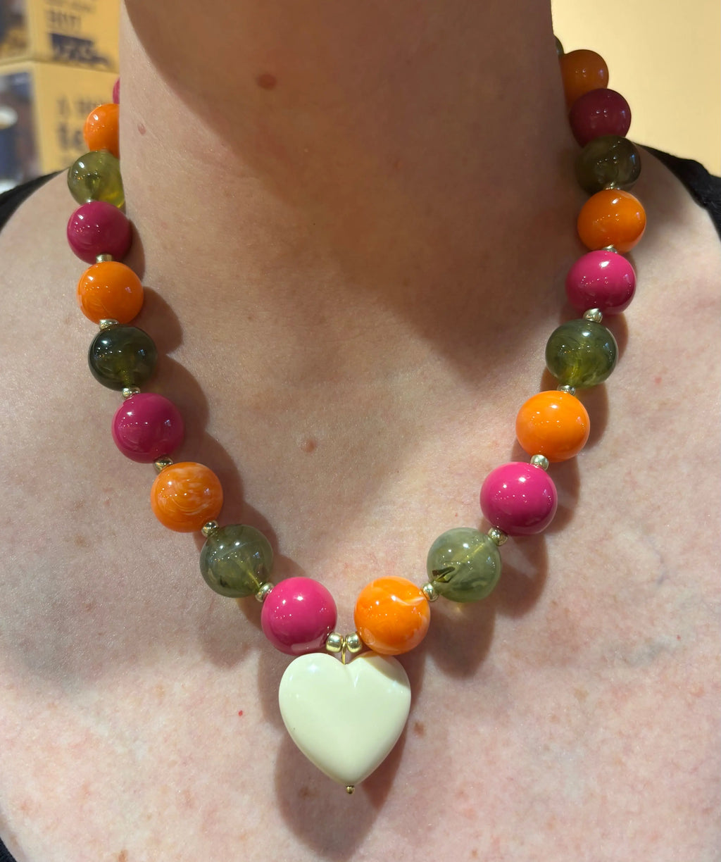 Collier perles acrylique cœur ALMA