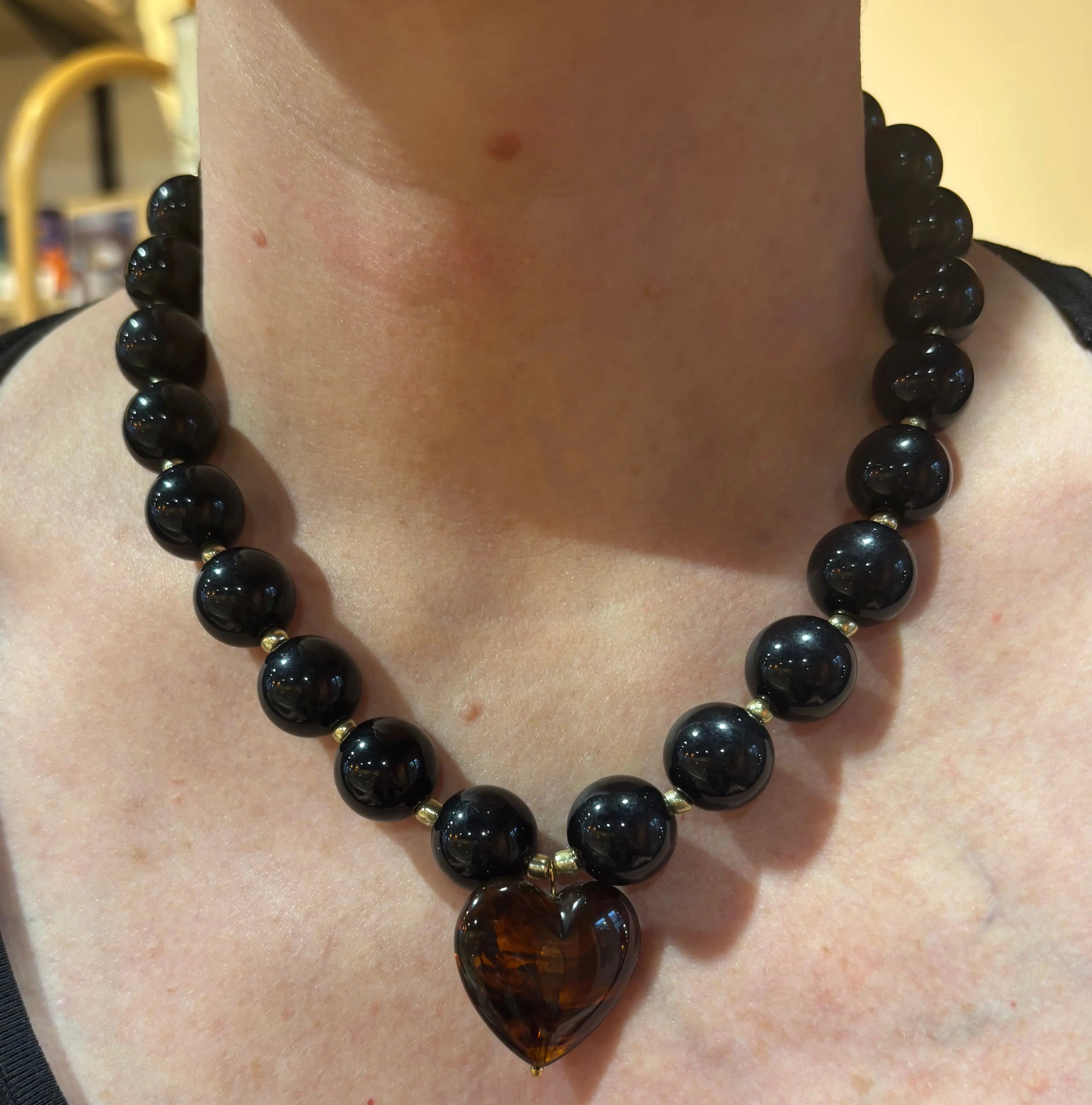 Collier perles acrylique cœur ALMA