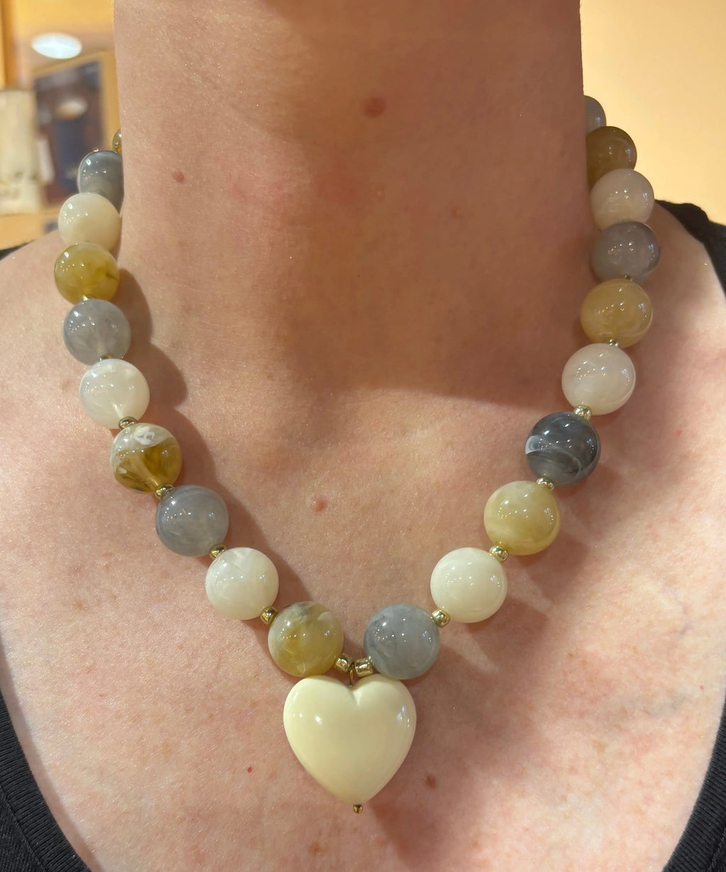 Collier perles acrylique cœur ALMA