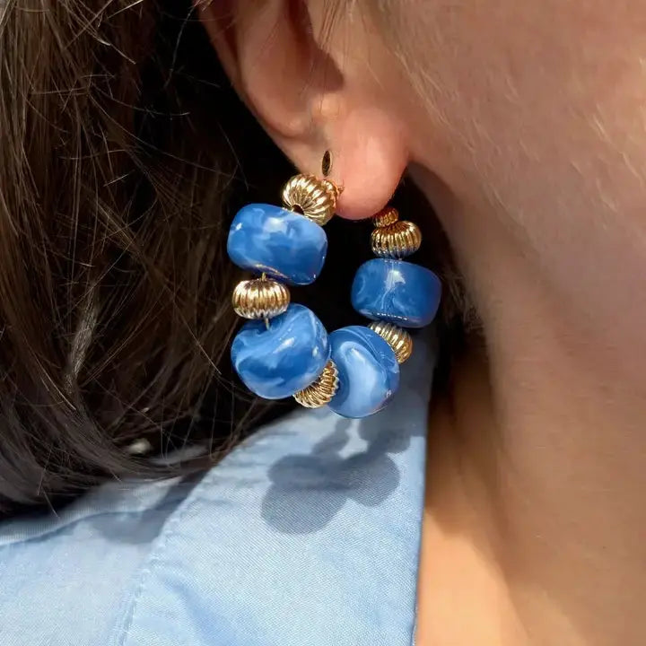 Créoles perles marbrées GIGI – Boucles d’oreilles colorées