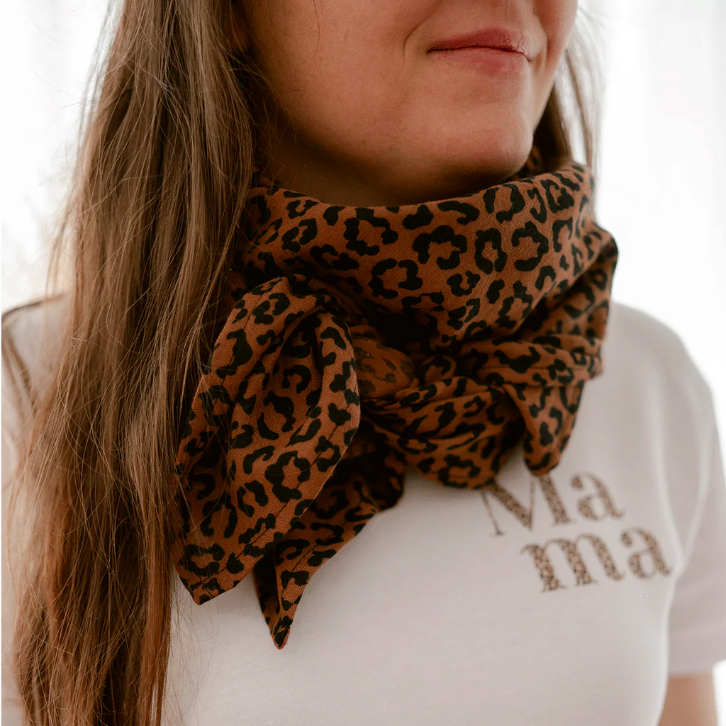 Foulard léopard en gaze de coton 100x100 cm mon petit léon