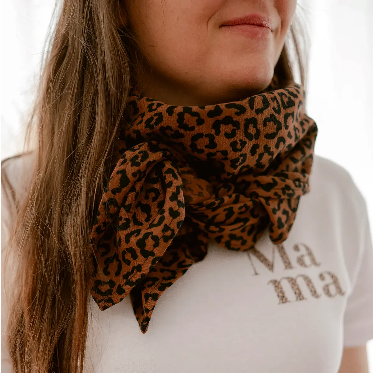 Foulard léopard en gaze de coton 100x100 cm