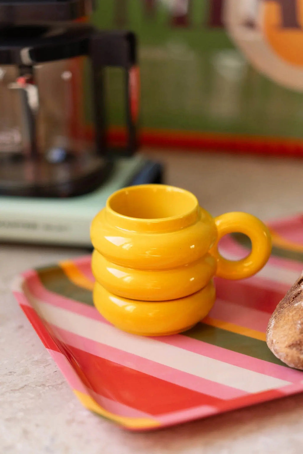 Tasse John en faïence émaillée fabriquée au Portugal