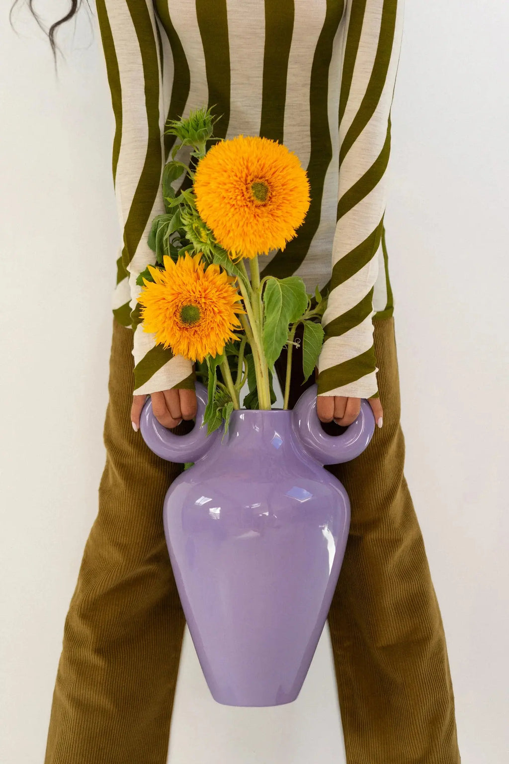 Vase Georges lilas en faïence émaillée fabriqué au Portugal